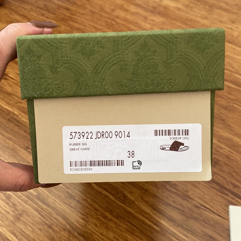 GUCCI Slides - Picture 10 of 10